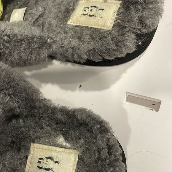 UGG Cozy slip-on slippers Womens Sz 9.5 Knit Upper Fur lining Black Gray - Picture 11 of 11